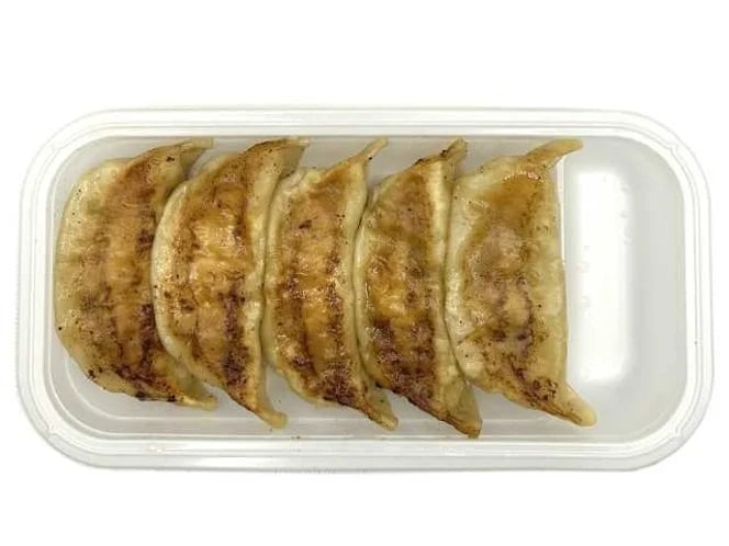 ■Nikumono no umami yaki gyōza Price: ¥328 (tax included ¥354.24). Now on sale. Available nationwide except Okinawa. Product specifications vary by area. These grilled gyoza are packed with rich meat flavor.