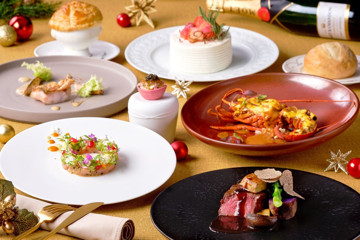 Christmas Dinner 2026 featuring luxurious ingredients such as lobster, priced at ¥13,000 per person (tax included).