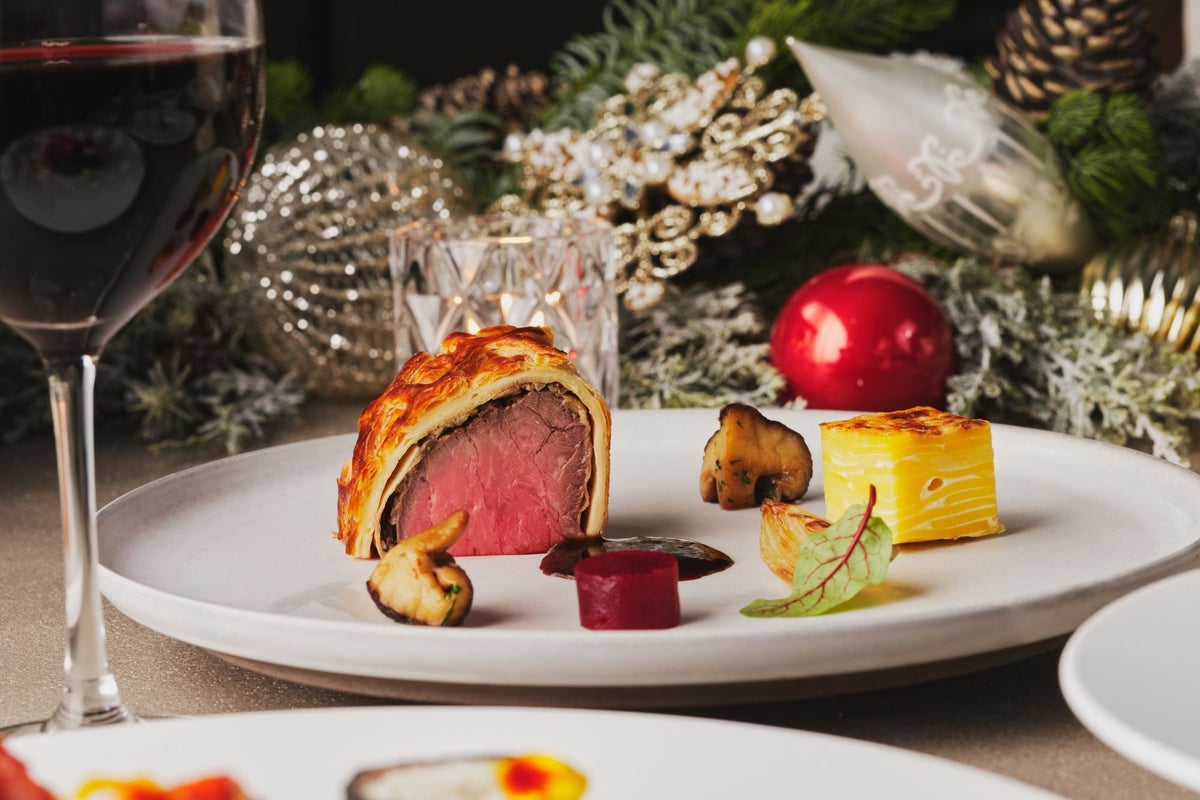Baked domestic beef fillet and porcini mushroom pie