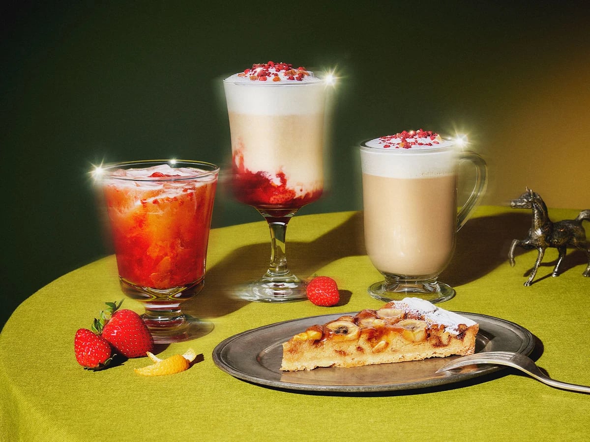 Enjoy a variety of delightful drinks and desserts, including the Joyful Medley Apricot Mousse Tea Latte for ¥707 (tax included) for here or ¥720 (tax included) to go, and the Joyful Medley T-Gerry Frappuccino® for ¥776 (tax included) for here or ¥790 (tax included) to go. Also available is the Joyful Medley Fruits Shaken Tea for ¥726 (tax included) for here or ¥740 (tax included) to go. For a sweet treat, try the Torta Trone Miele priced at ¥1,080 (tax included) for here or ¥1,100 (tax included) to go. (Image is for illustrative purposes.)