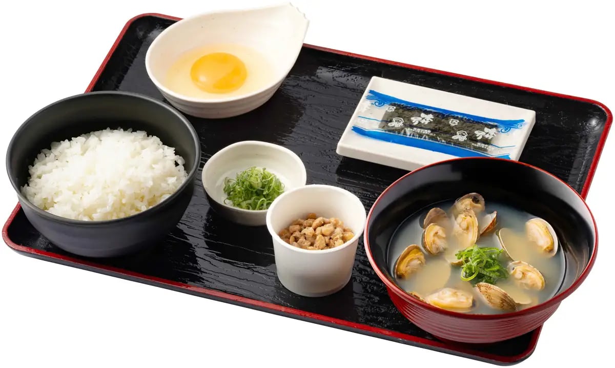 Natto, Seasoned Nori, Raw Egg, Medium Rice, Shellfish Soup ¥601 (tax included)
