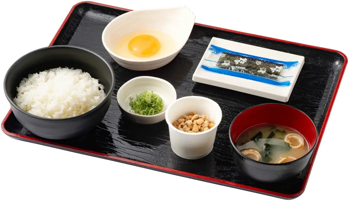 Natto, Seasoned Nori, Raw Egg, Medium Rice, Miso Soup ¥461 (tax included)