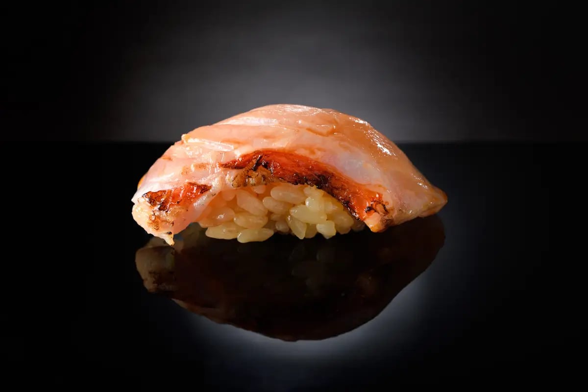 Kinmedai is only seared on the skin side.
