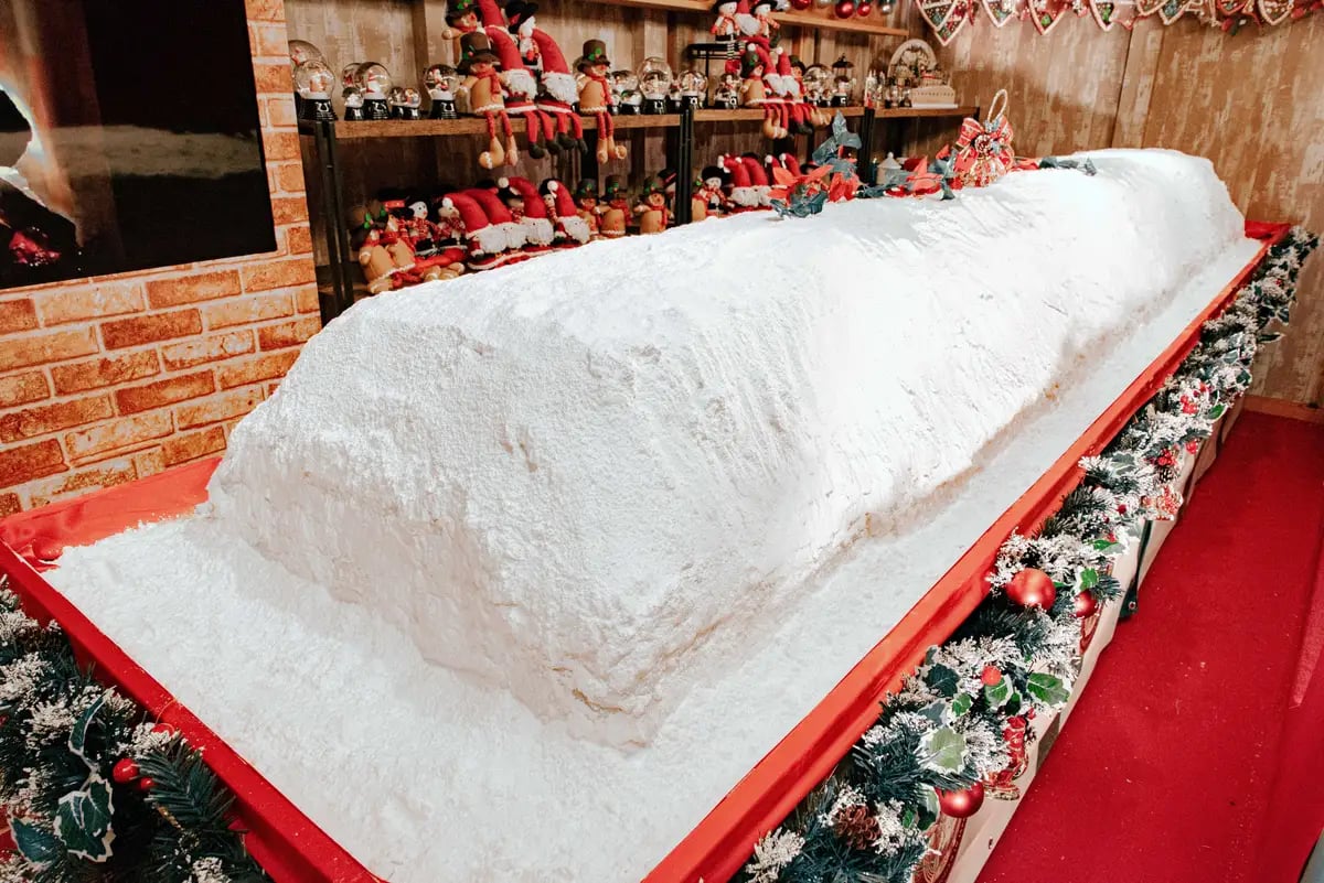 A giant Stollen approximately 4 meters long at the 2024 Christmas Market (R).