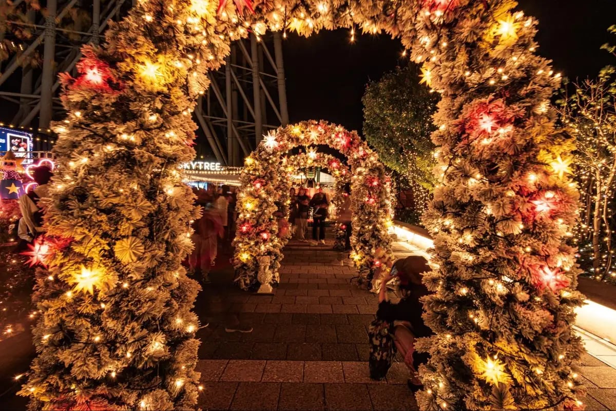 The Christmas Arcade at the 2025 Christmas Market (R).