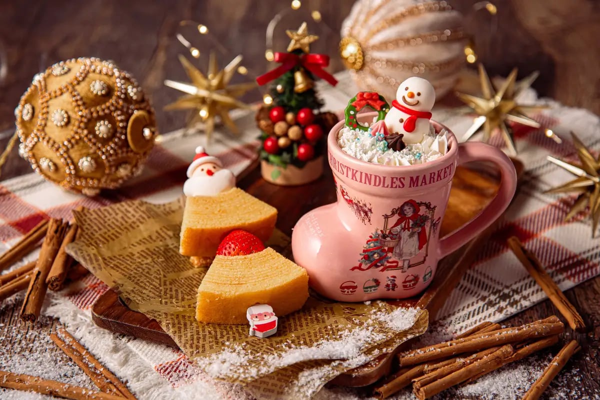 Image: (left) Strawberry Baumkuchen / (right) Noel Rouge Baumkuchen.