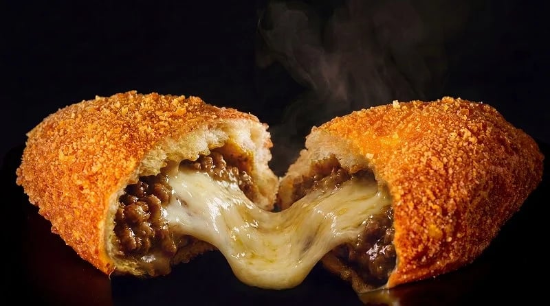 New arrival: Stretchy Cheese Curry Bread from Kamakura's popular shop Giraffa.