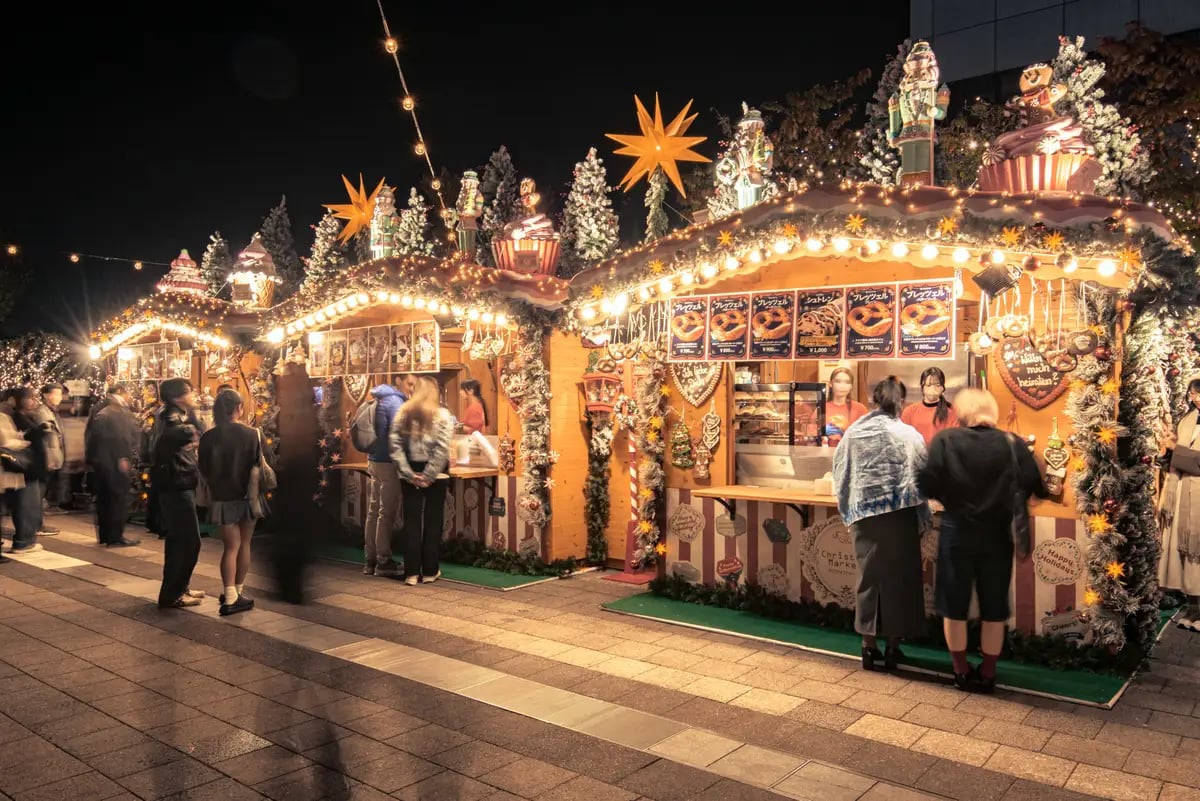 Scenes from the 2025 Christmas Market (R).
