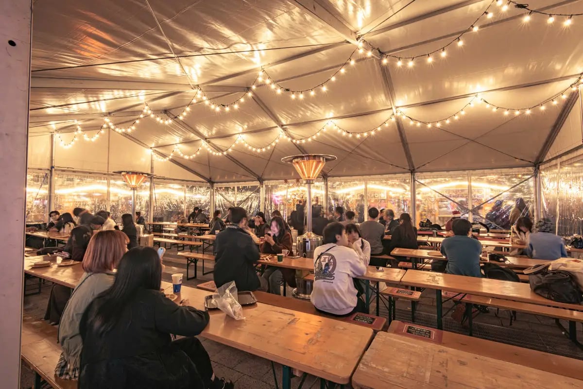 Scenes from the 2025 Christmas Market (R).