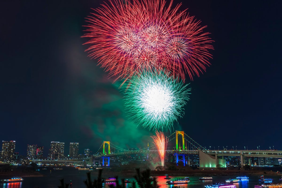 ¥27,500 Deal: Tokyo Waterways Tokyo Bay Fireworks Cruise — From October 24