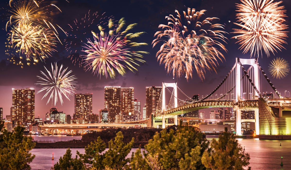 ¥27,500 Deal: Tokyo Waterways Tokyo Bay Fireworks Cruise — From October 24