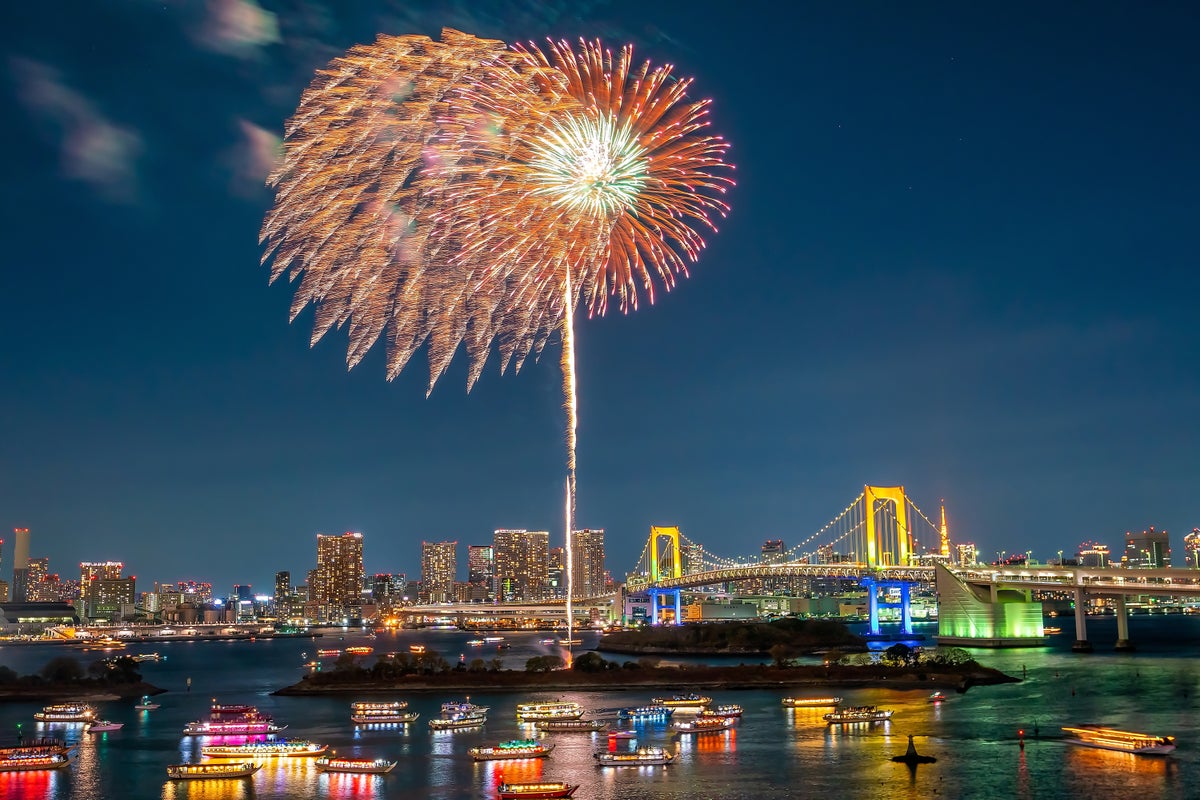 ¥27,500 Deal: Tokyo Waterways Tokyo Bay Fireworks Cruise — From October 24