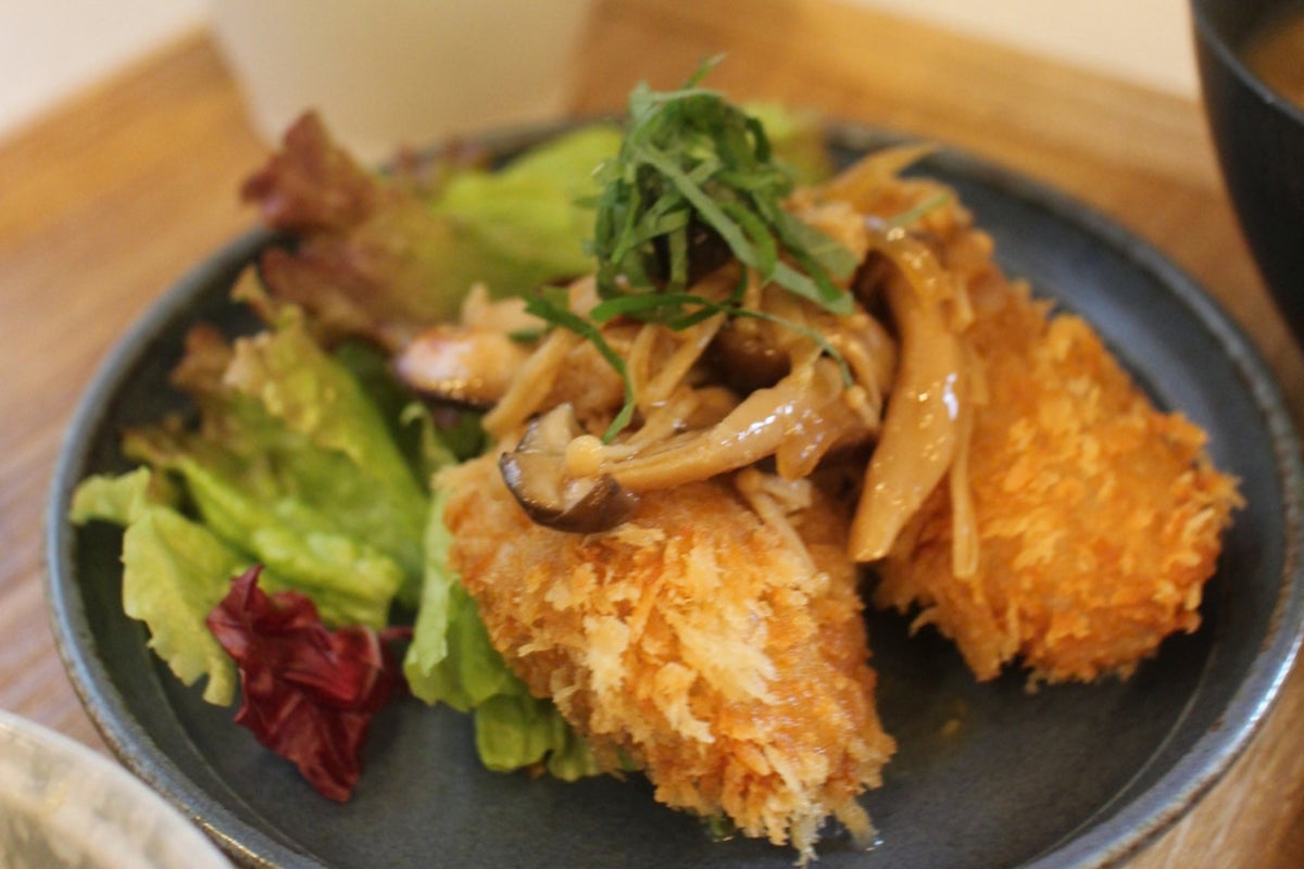 Crispy hirekatsu topped with savory mushrooms in a light Japanese-style sauce, 'Sappari Kinoko no Wafu Sauce Hirekatsu'.