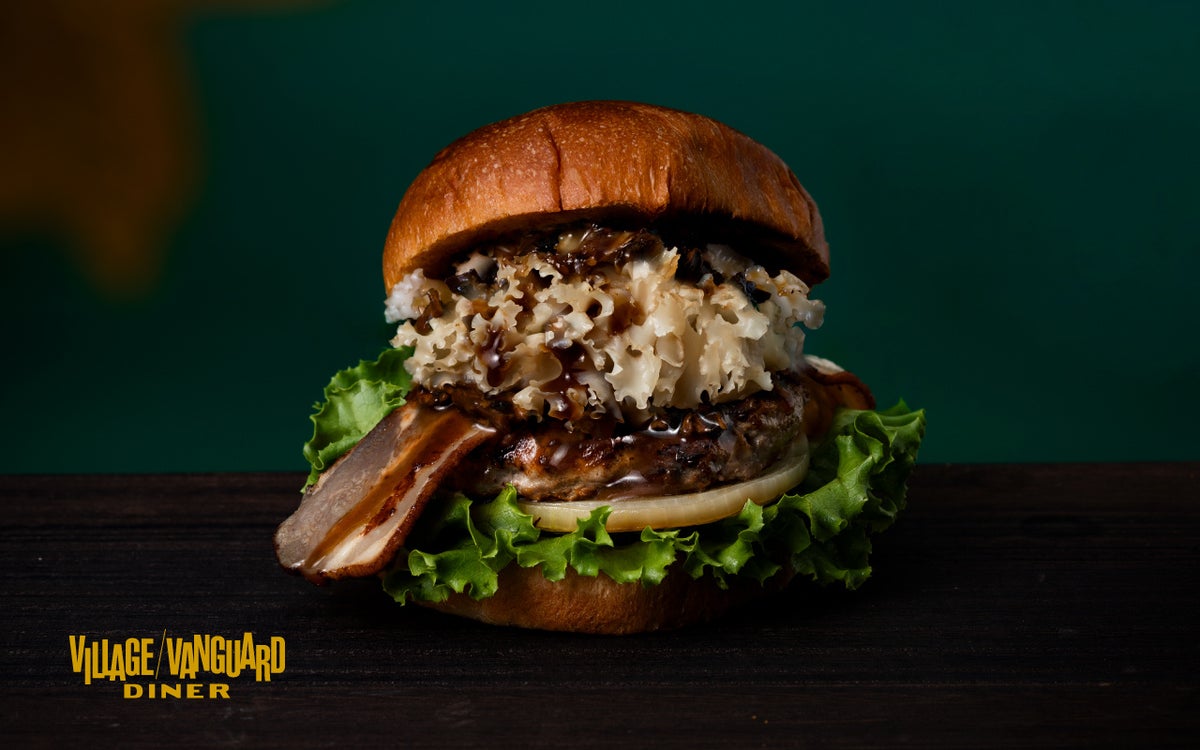 Hanabira Mushroom Porcini Burger — ¥1,790 (tax included)