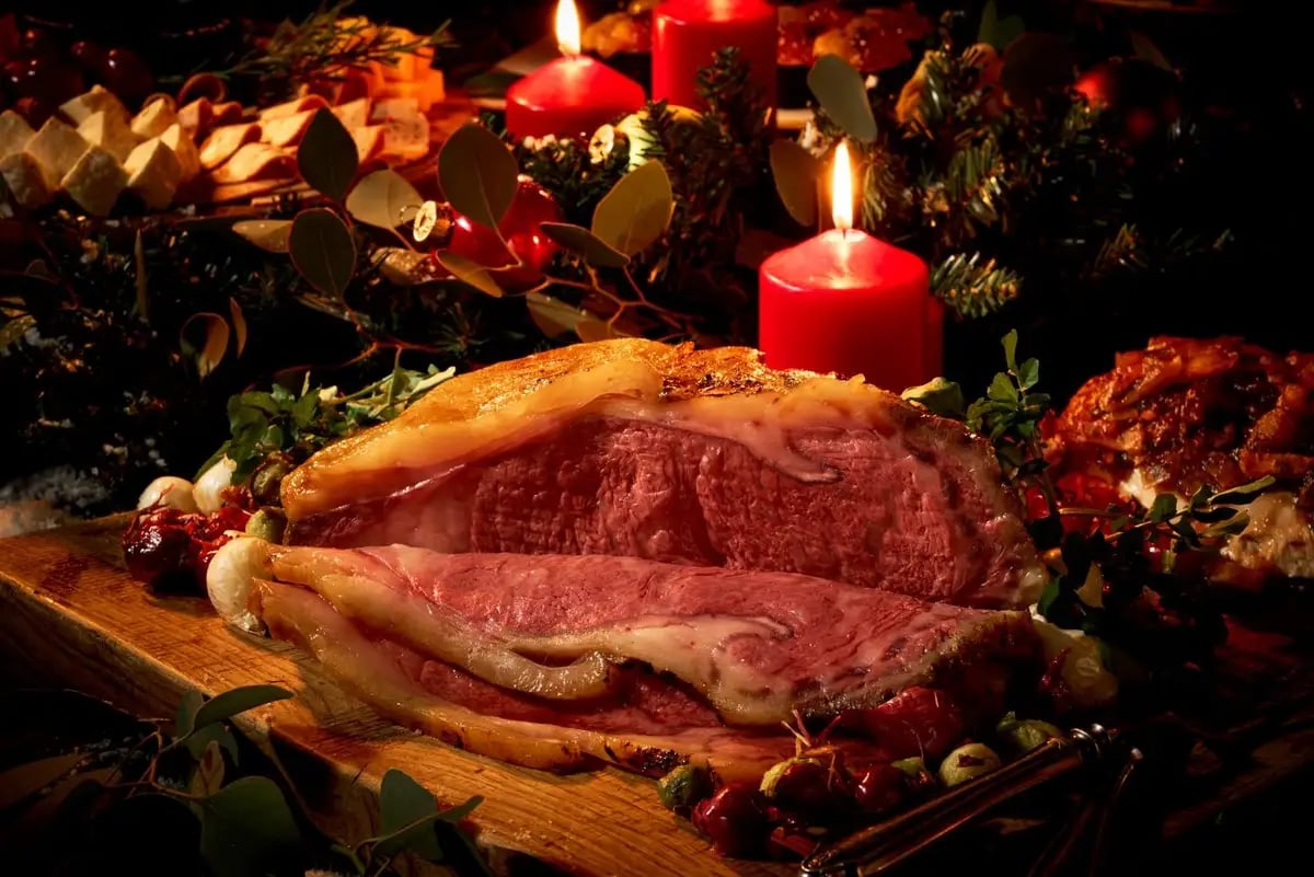 Roast beef of domestic beef (image)
