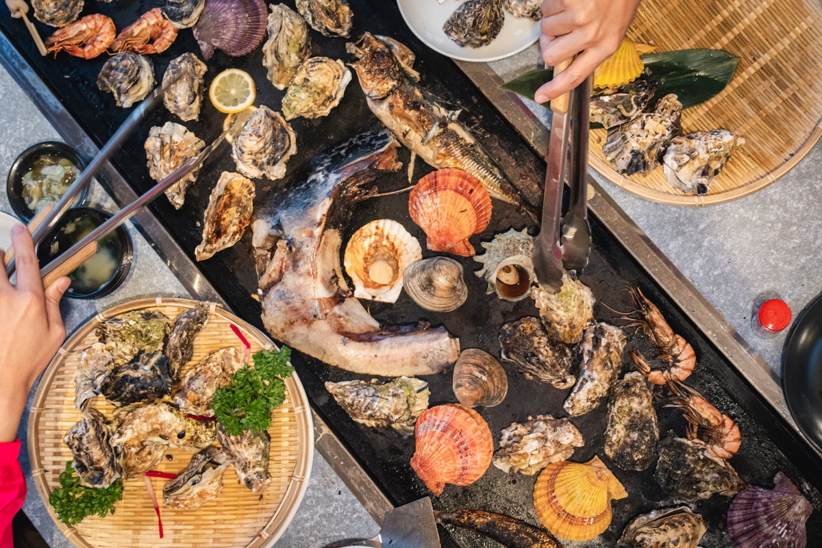 WOOD DESIGN PARK NOMA Renews 26- and 45-Item Oyster Buffets in Aichi